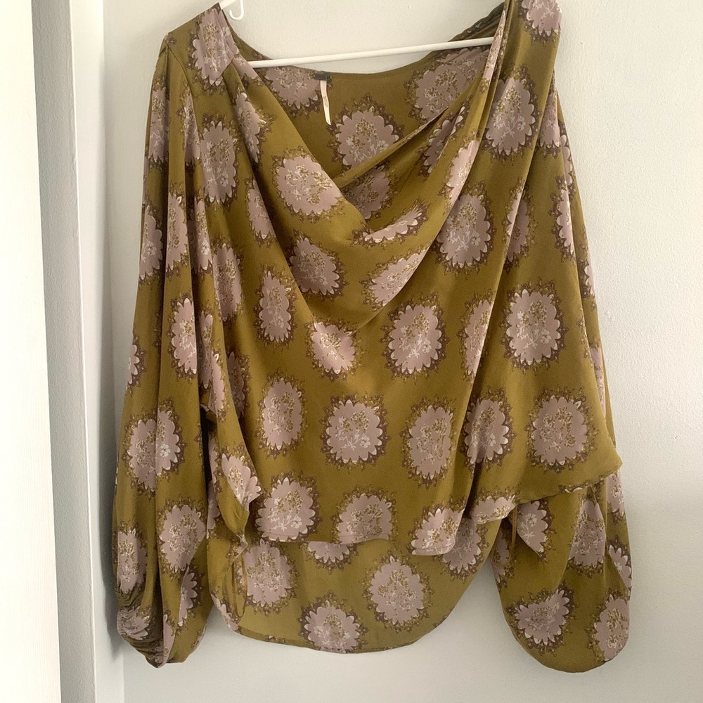 Floral drapey blouse
